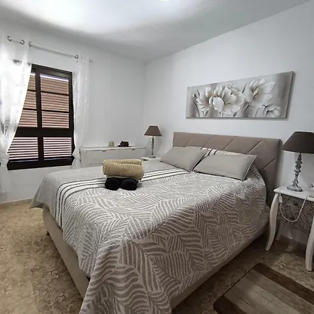 Edith - Complex Tagara, Fully Equipped, Ac And Pool Apartment