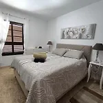 Edith - Complex Tagara, Fully Equipped, Ac And Pool Daire