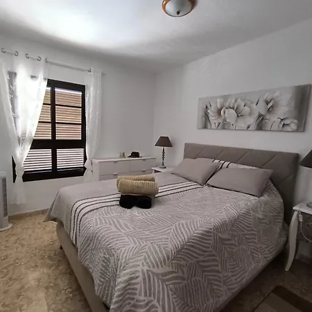 Edith - Complex Tagara, Fully Equipped, Ac And Pool Appartement